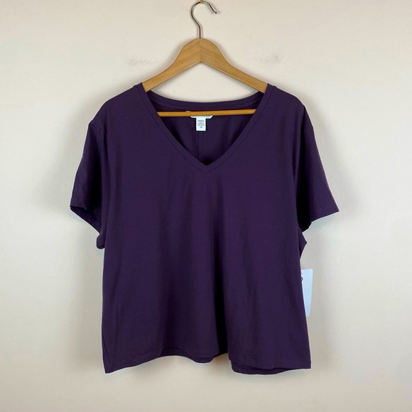 Athleta Tops - NWT Athleta Essential V-Neck Tee